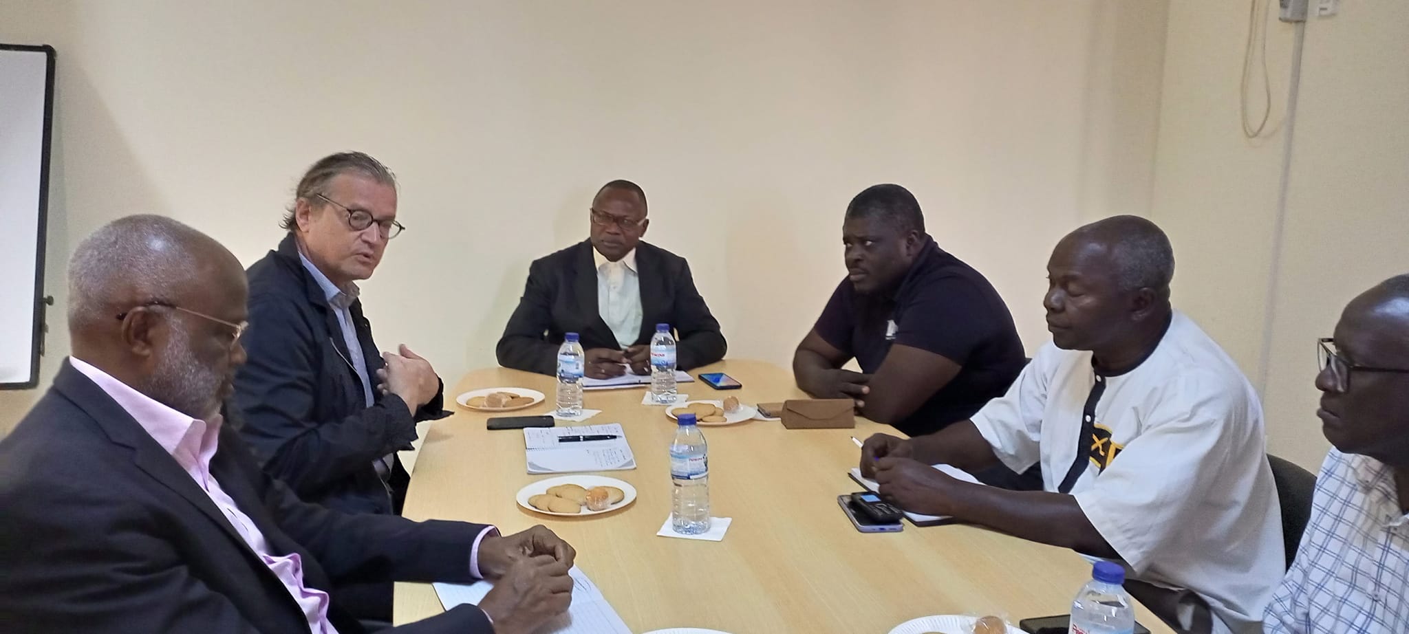 Visita do Representante Residente do FMI o senhor Patrick Gitton as instalações de Departamento Central de Recenseamento da População e Habilitação