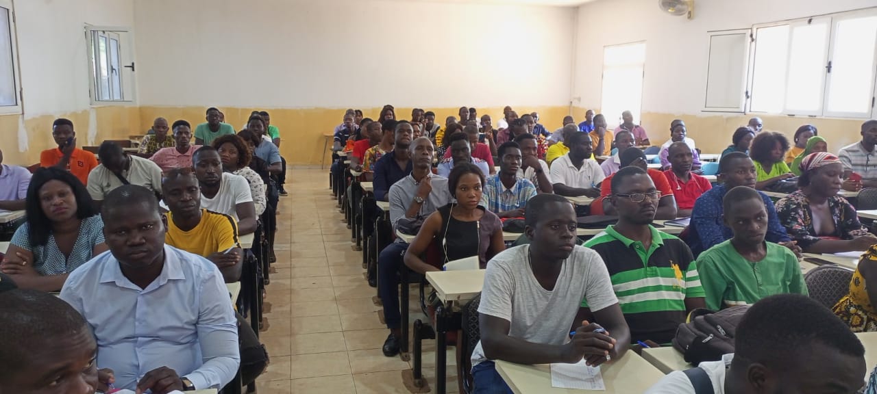 Sessão de esclarecimentos aos candidatos, no âmbito do Concurso N.º 01/2023, ocorrida nas instalações da Universidade Lusófona da Guiné